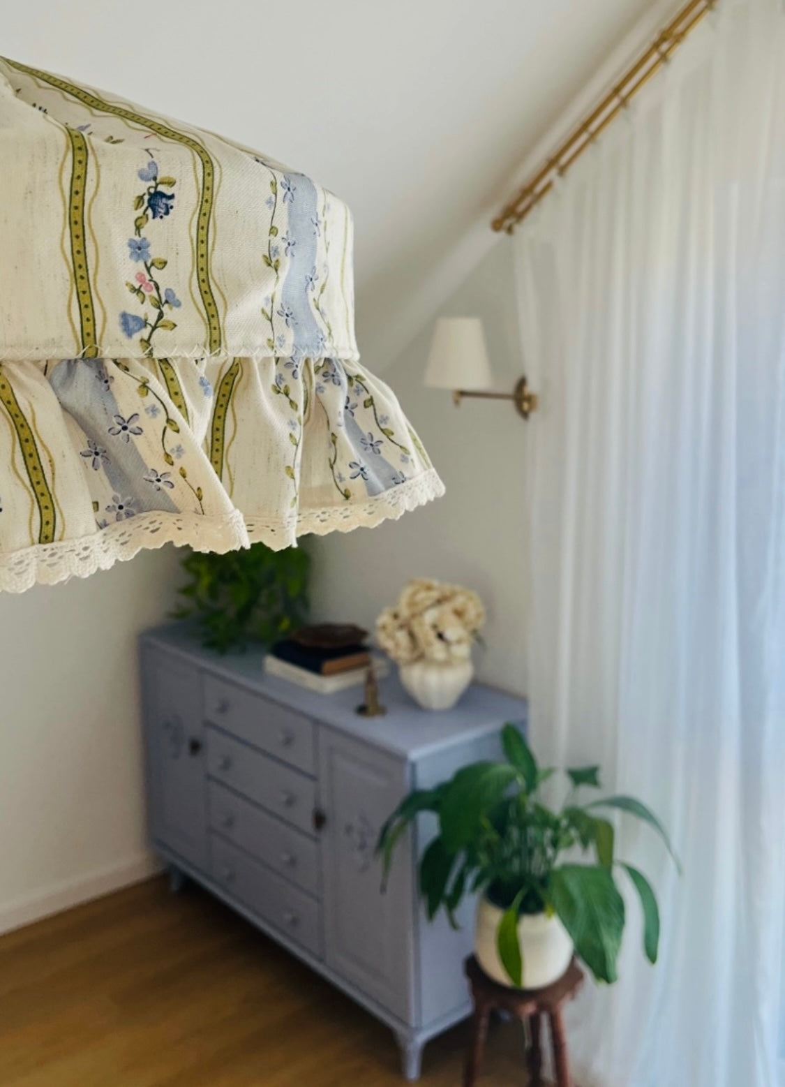 Blue meadow - bawełniano- lniany abażur w drobne kwiatuszki