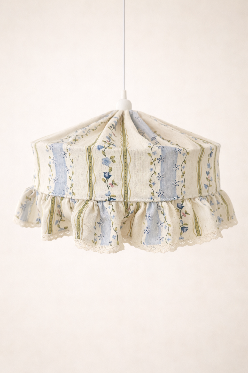 Blue meadow - bawełniano- lniany abażur w drobne kwiatuszki