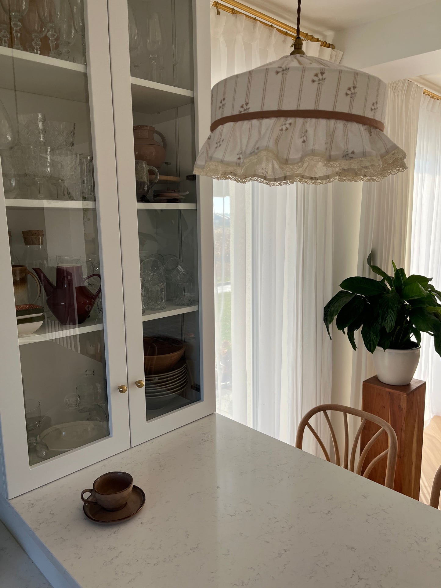 Rosalie - ręcznie szyty abażur w delikatne kwiatuszki